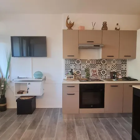 En Rdc Climatisé Avec Terrasse Ombragée Et Privative Appartement *