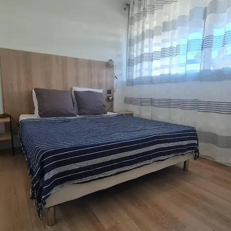 Apartment En Rdc Climatise Avec Terrasse Ombragee Et Privative *